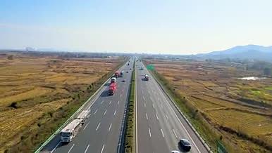 4K航拍物流交通京台高速公路车流视频的预览图